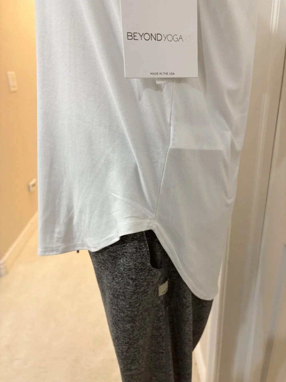 NWT Beyond Yoga Featherweight On The Down Low Tee White Size M - Picture 7 of 11